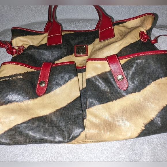 Vintage Dooney and Bourke canvas coated animal print large handbag. - Picture 5 of 15